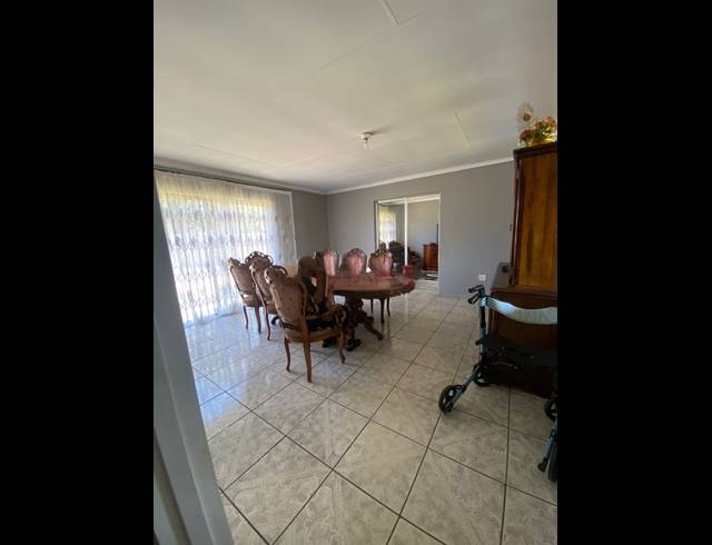 8 BEDROOM HOUSE FOR SALE IN BEDWORTH PARK